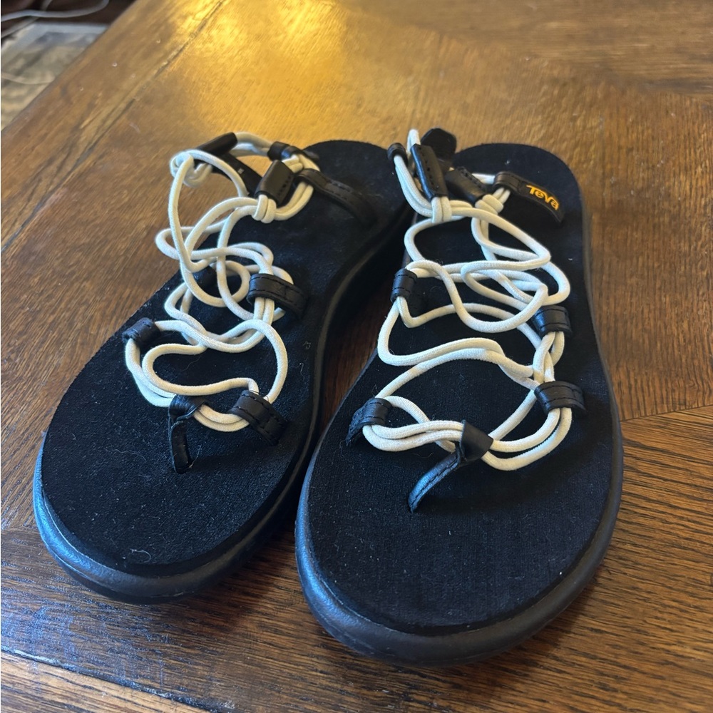 Teva Black and Cream Voya Infinity
